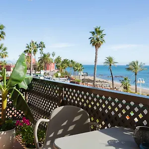 Apartamento En Primera Línea De Playa En Benalmádena